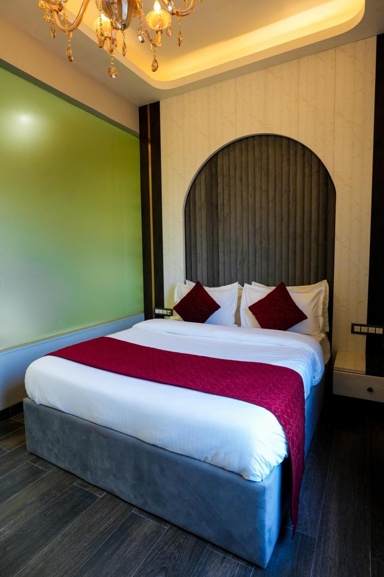 Hotel Adsan Heights Gajraula Eksteriør bilde